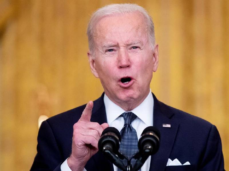 Biden advierte que invasión rusa a Ucrania haría subir precios de la gasolina en EEUU