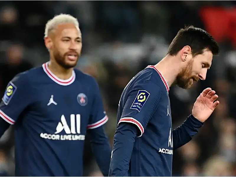 Afición de PSG recibe con silbidos a Neymar y Messi tras derrota en Madrid