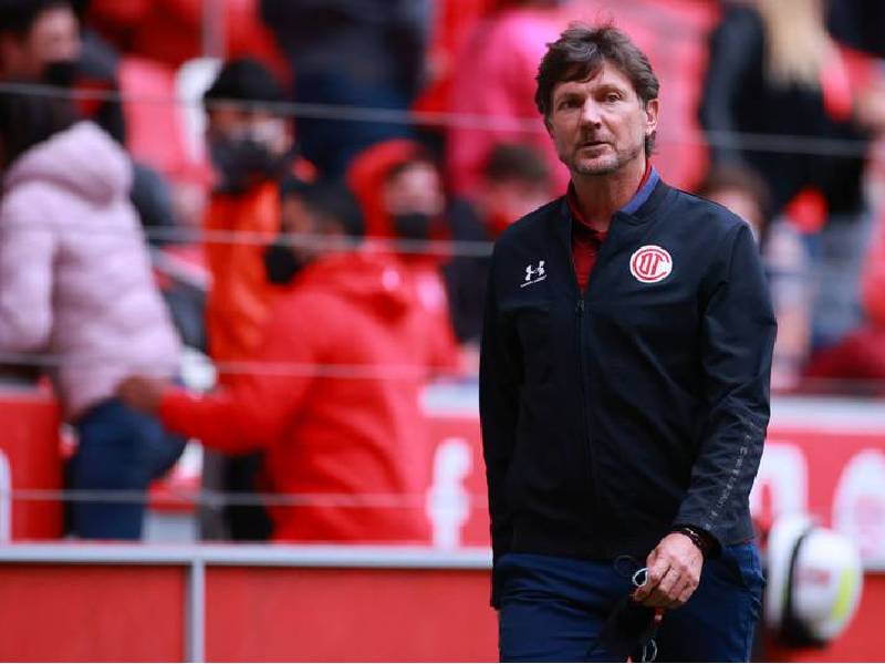Hemos recibido amenazas de muerte: Hernán Cristante, técnico de Querétaro