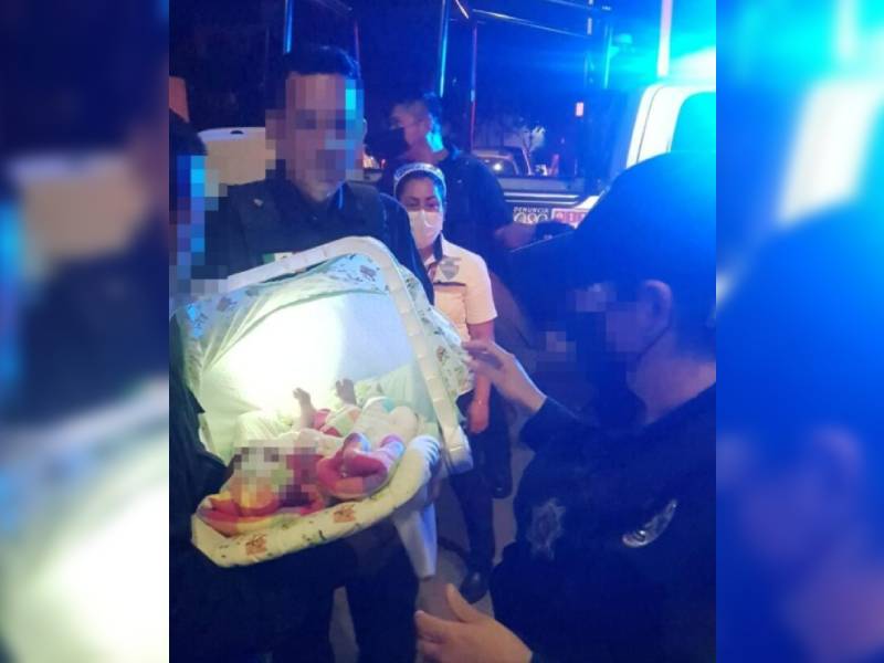 Padres dejan a bebé encerrado en su carro en cancun