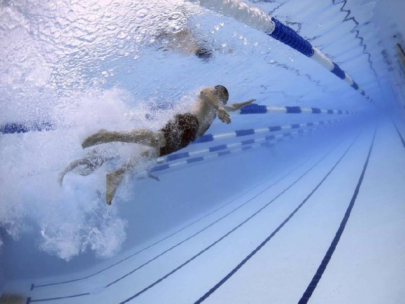 FINA se opone a la exclusión de deportistas rusos y bielorrusos
