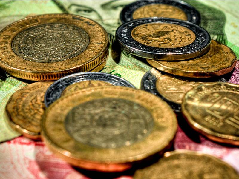 Peso retrocede tras datos de inflación en Estados Unidos