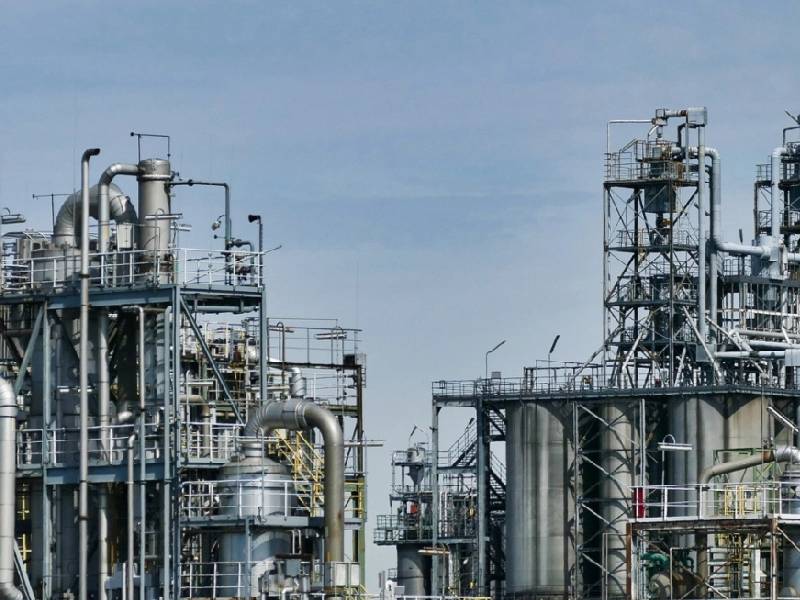 G7 pide a países petroleros que crezcan entregas
