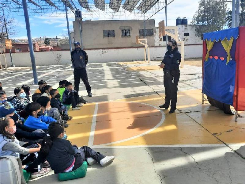 Pláticas de prevención para niños, niñas y adolescentes en Mahahual