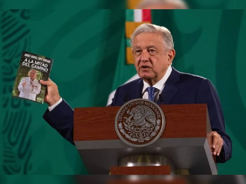 Presume AMLO regalías por 3 mdp por ventas de su libro