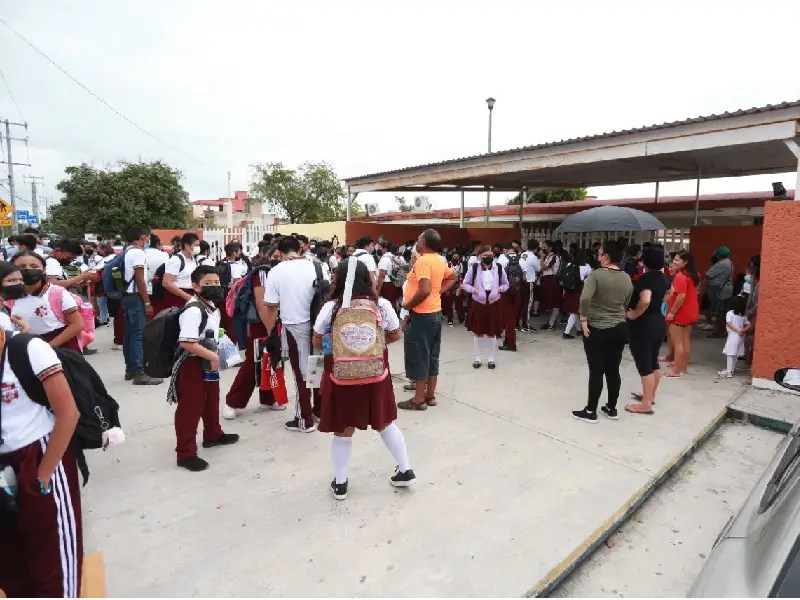 Mantiene supervisión en las más de 2 mil escuelas de nivel básico