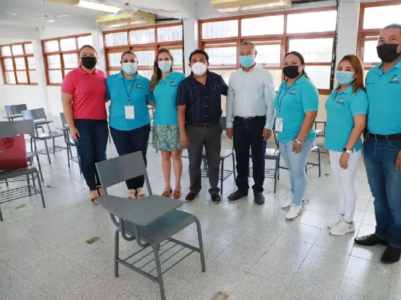Entregan inmobiliario a la escuela "Isla Hermanas Cancún - Isla Mujeres"