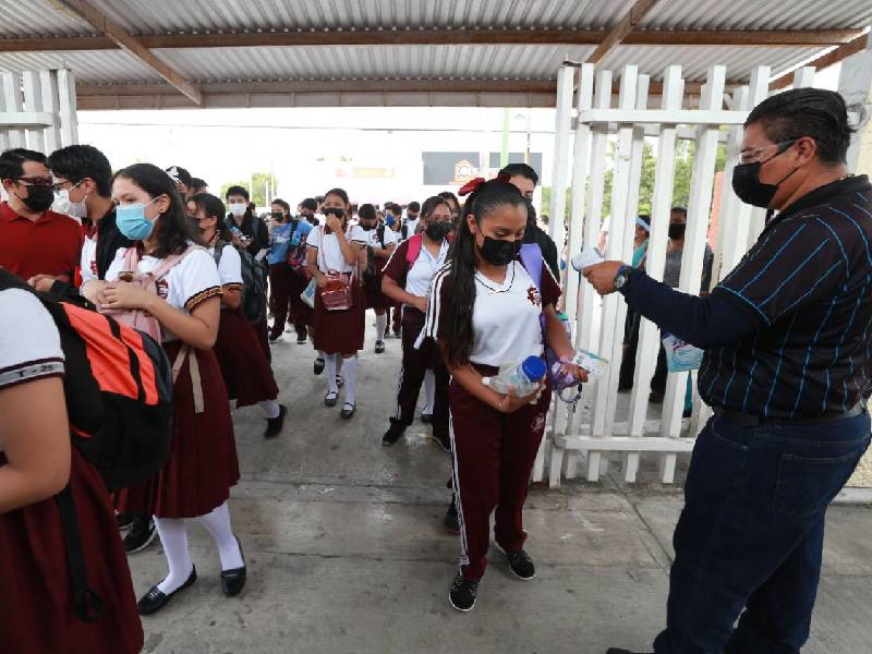 Después de ÔÇ£puenteÔÇØ vuelven a clases 334 mil alumnos