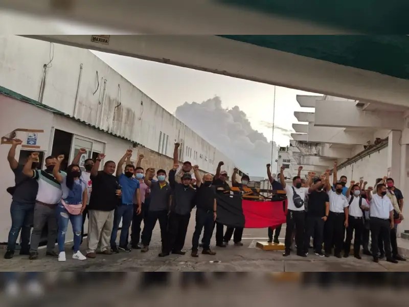 Empleados de cadena de restaurantes chinos inician huelga