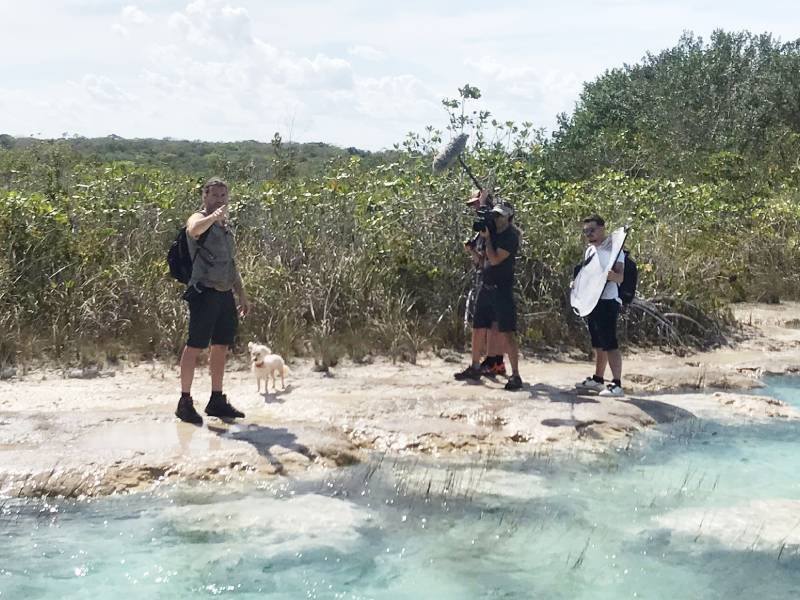 Turistas suben a los "estromatolitos", está prohibido