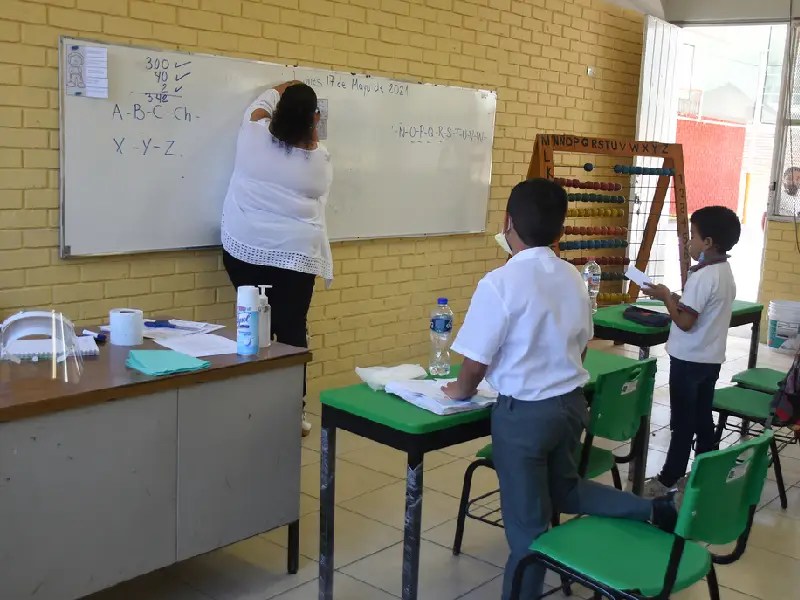 Costará más de 4 años abatir rezago en estudiantes