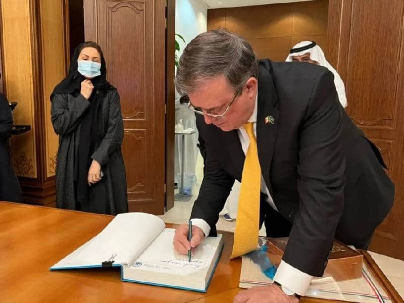En Arabia Saudita promueve Ebrard inversiones para México