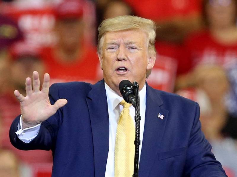 Trump demanda a Clinton por acusaciones de colusión con Rusia