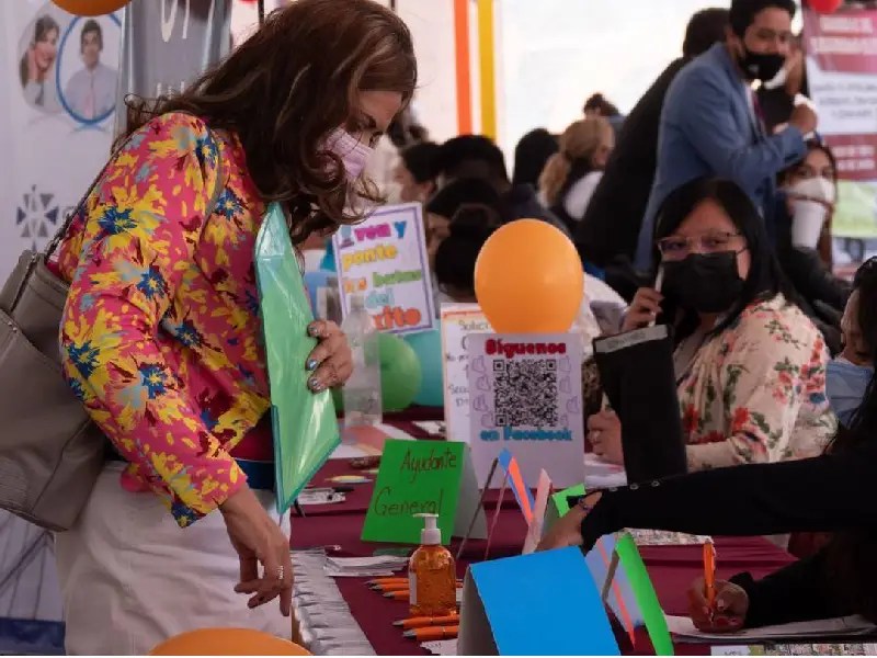 Ofrecen 2 mil empleos en Cancún