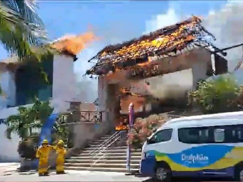 Se incendia del Dolphin Discovery, Isla Mujeres