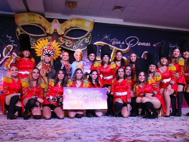 Termina con éxito el baile de damas voluntarias del DIF
