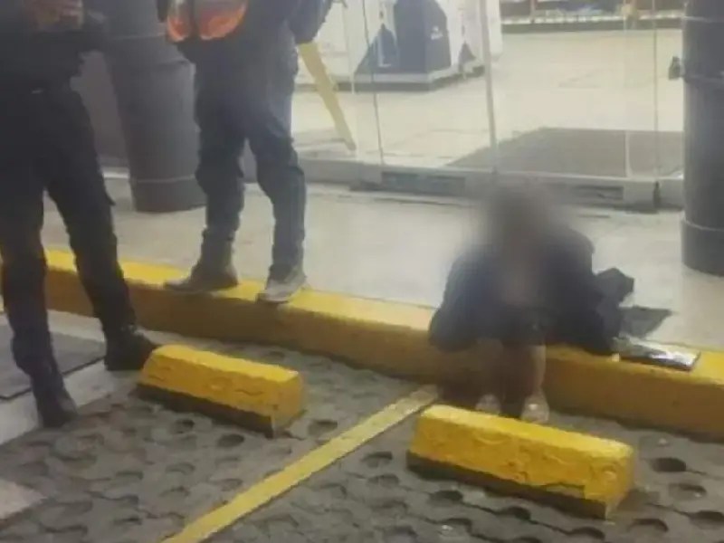 Abandonan a una pequeña de 3 años en una gasolinera