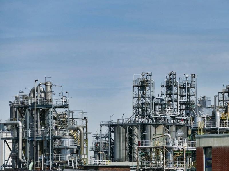 Ingresos públicos caen en febrero; IEPS a gasolinas se hunde