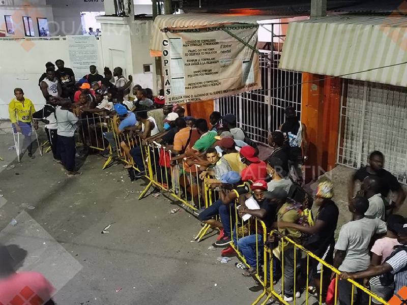Migrantes se autolesionan para exigir visas humanitarias