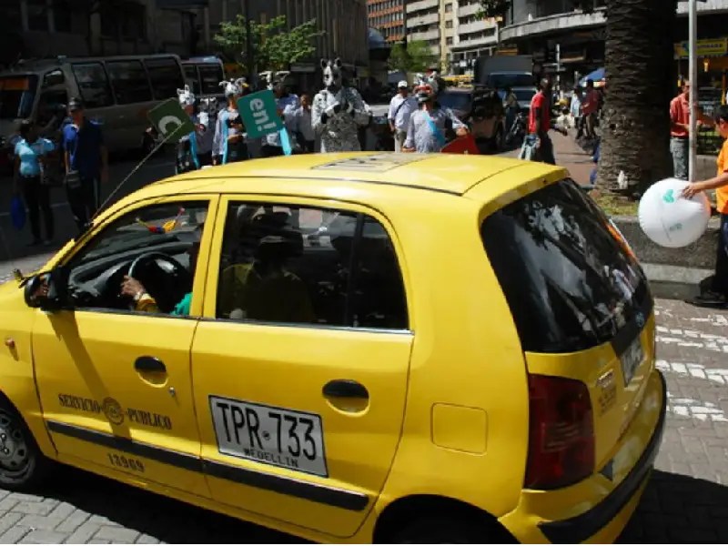¡Con la misma arma! Taxista mata a asaltantes y se entrega a la ley