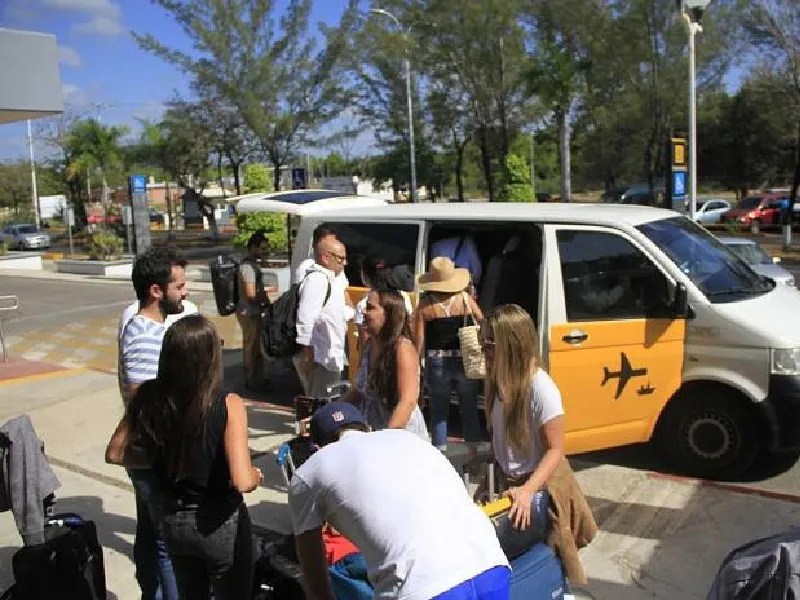 Transportistas irregulares o piratas causantes de trifulca en aeropuerto