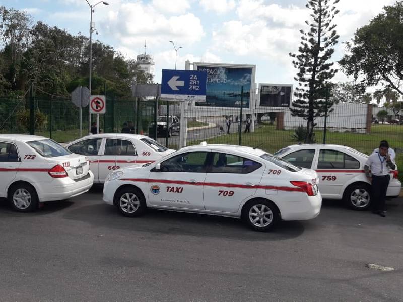 Descartan limite de edad para obtener licencia de taxis