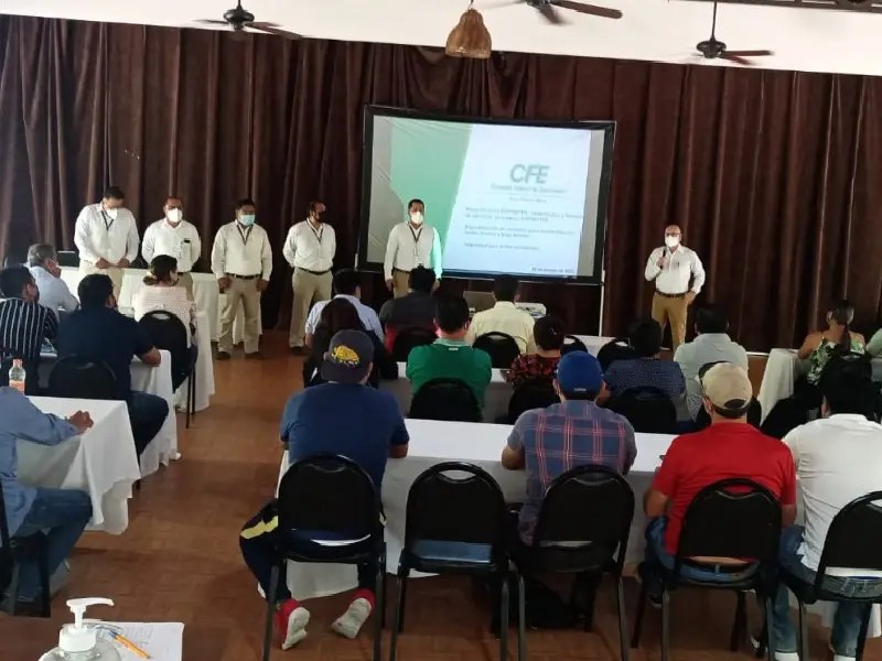 Imparte CFE importante taller a contratistas en Tulum, Q. Roo.