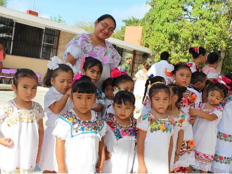 Llaman a recuperar lengua maya