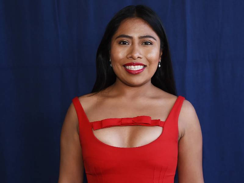 Yalitza Aparicio posa en fotos con bolso Gucci de 57 mil pesos