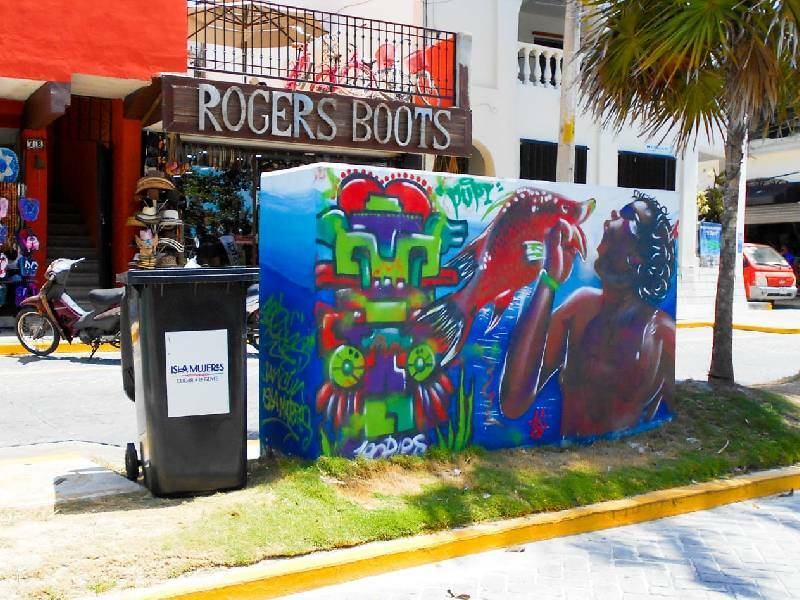 Comerciantes del primer cuadro de Isla Mujeres a favor de la colocación de botes de basura