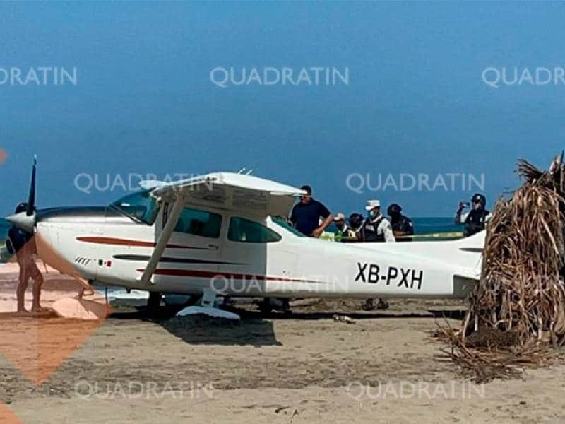 Avioneta aterriza de emergencia en playa de Ixtapa