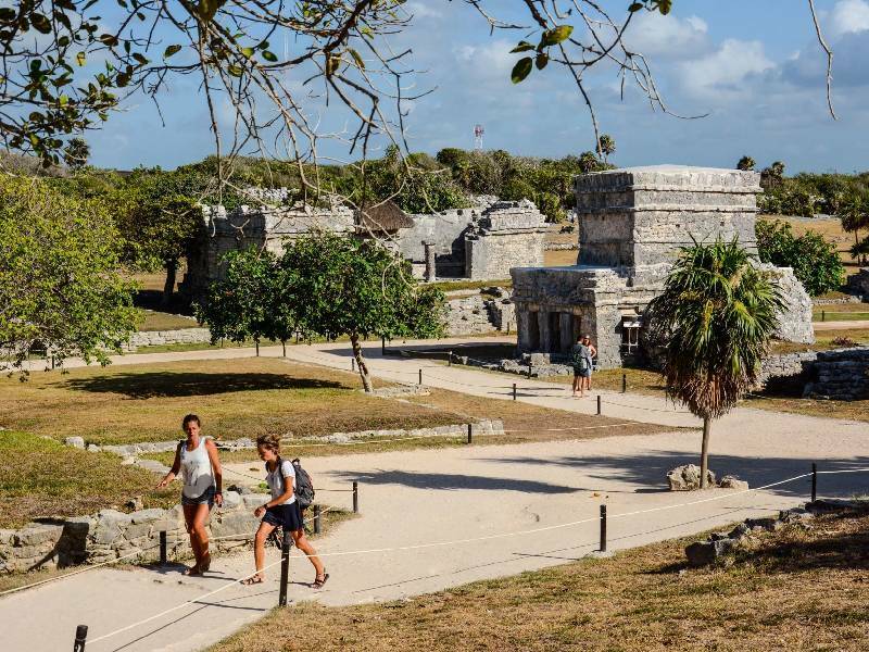 INAH amenaza con cerrar la zona arqueológica de Tulum