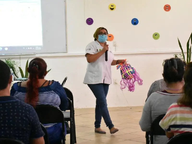 Dan curso de ÔÇ£Manejo de EmocionesÔÇØ en Othon P. Blanco