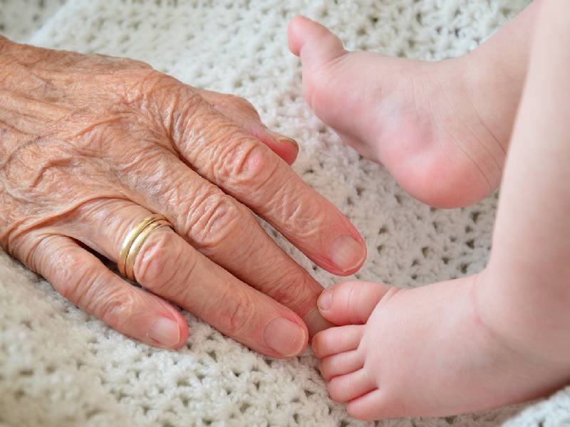 Abuelita dará a luzÔÇª ¡a su propio nieto!
