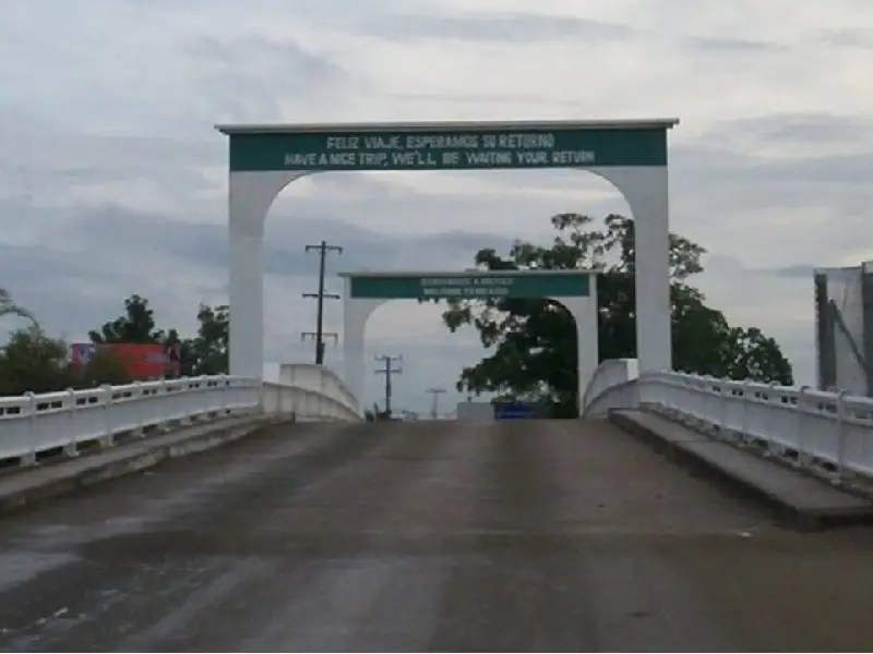 Negocios cierran por poca afluencia en puente México-Belice