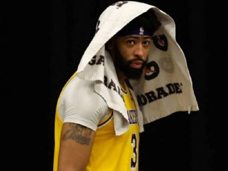 Los Lakers fuera de playoffs: claves de una debacle histórica