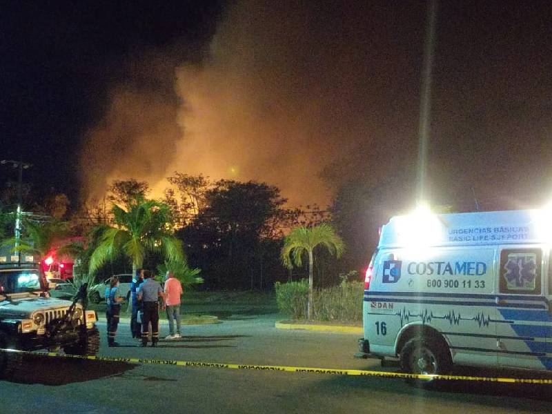 Evacúan amplia zona habitacional de Puerto Morelos por fuga de amoniaco