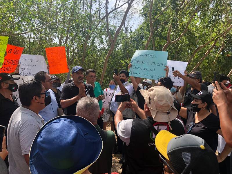 Vecinos denuncian desalojo de sus propiedades.