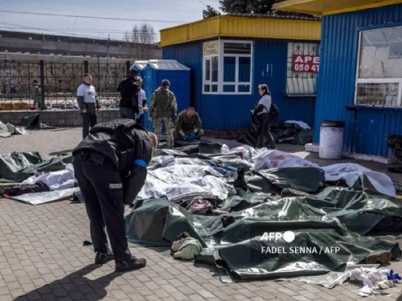 Al menos 50 civiles muertos en bombardeo de tren en el este de Ucrania