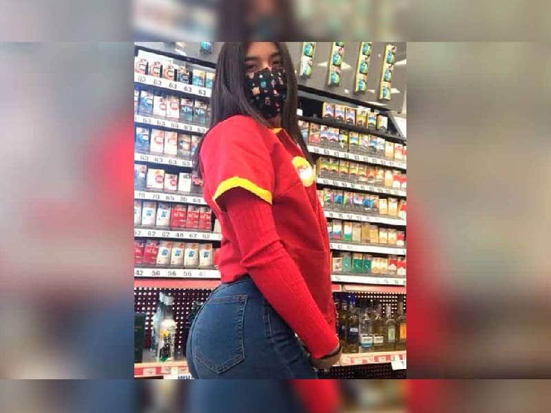 Entérate por qué esta cajera del Oxxo se volvió viral