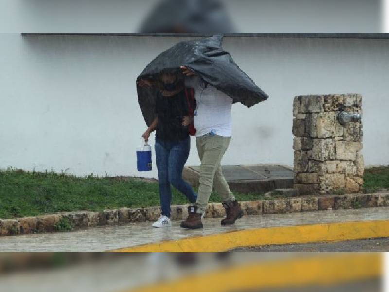 Cielo nublado con lluvias aisladas en Quintana Roo