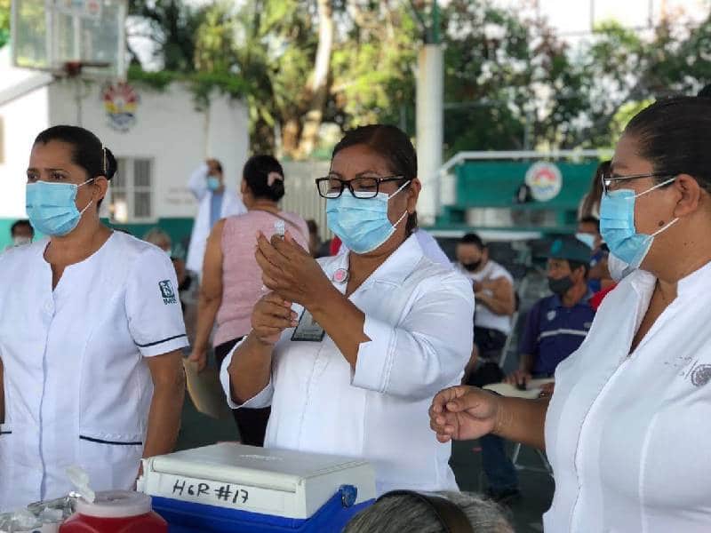 Mantienen vacunación de refuerzo para mayores de 18 años