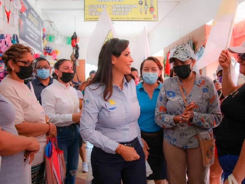 Laura Fernández da a conocer sus propuestas en mercado de Chetumal