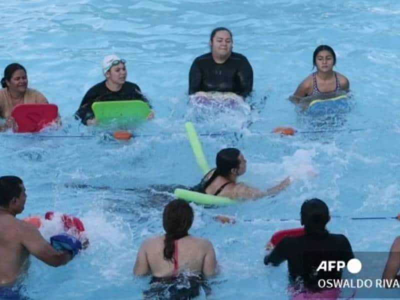 Aprenden a nadar para vencer el Río Bravo y llegar a EEUU