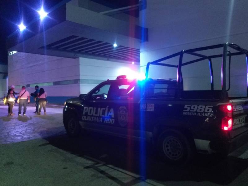 Se dispara en el abdomen de manera accidental, lo hospitalizan en Cancún