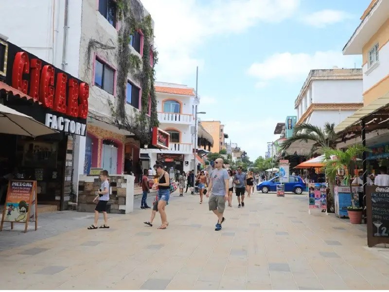 La Quinta Avenida de Playa del Carmen, lista para recibir a más de 500 mil turistas