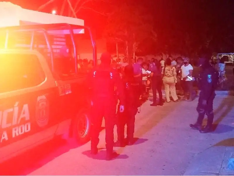 Impiden que vecinos de Cancún linchen a sujeto que acosaba a niñas