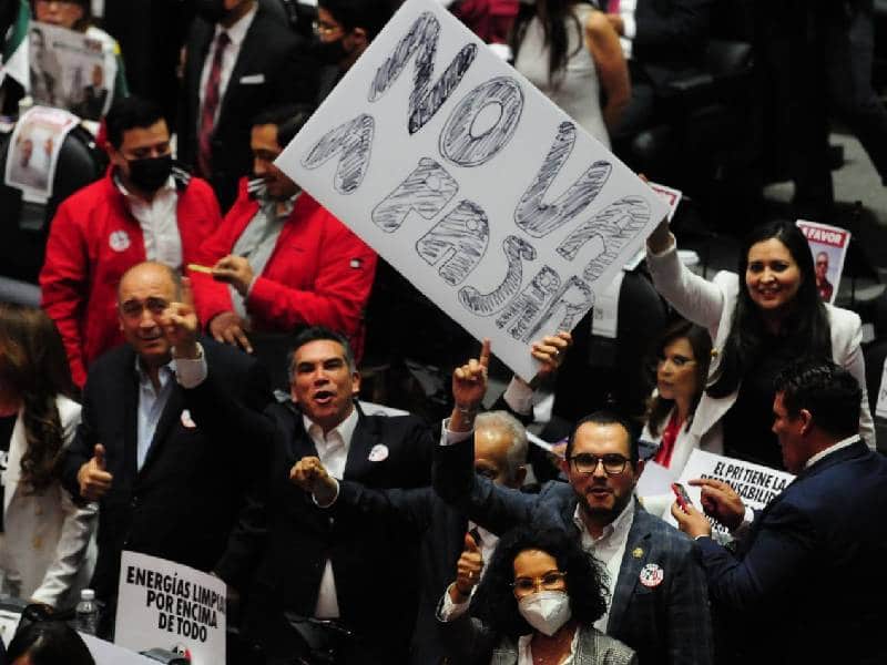 Traidores a la patria los que votaron contra la reforma eléctrica: AMLO