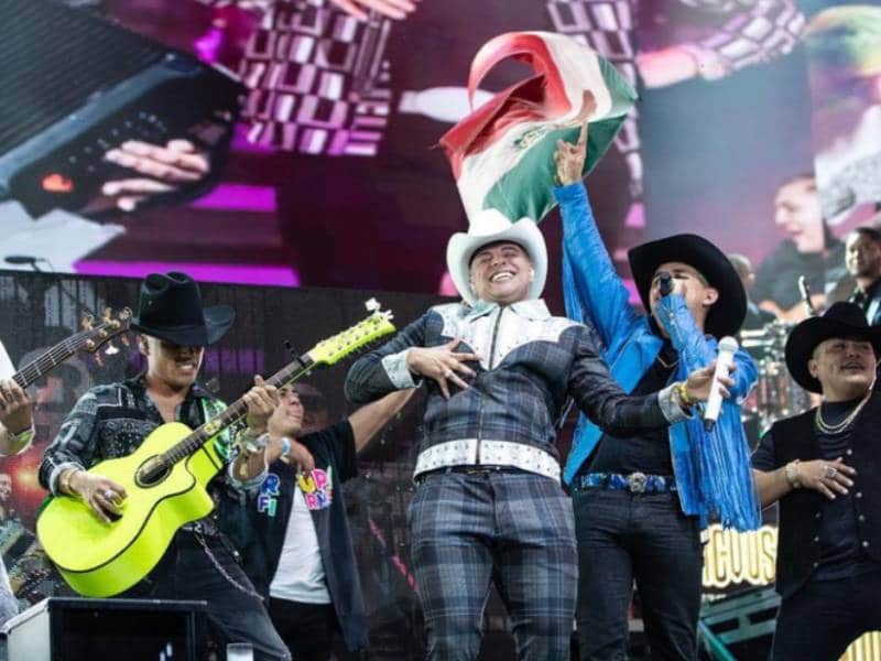 Eduin Caz buscará que Grupo Firme se presente en el medio tiempo
