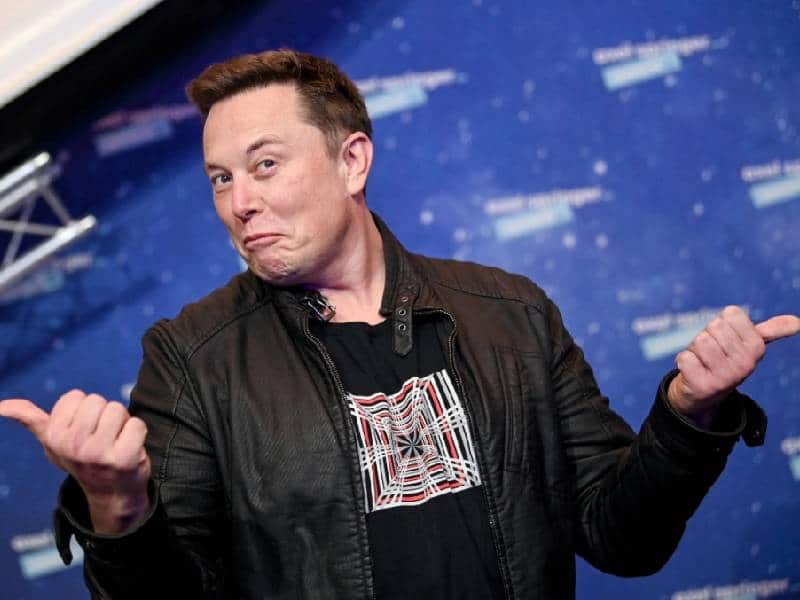 Musk dice a regulador que tiene con qué comprar Twitter